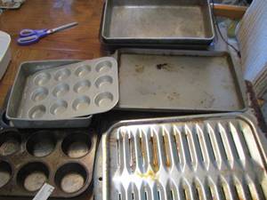 lot 71 image: oven pans, muffin and more