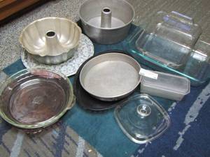 lot 76 image: Casserole dish- pie plates- baking pans