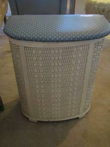 lot 78 image: 25 tall wicker laundry basket