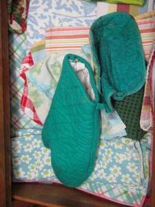 lot 89 image: oven gloves, dish towels and more