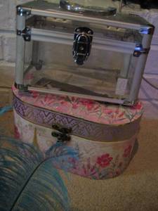 lot 98 image: clear lock box case- pink floral make up box