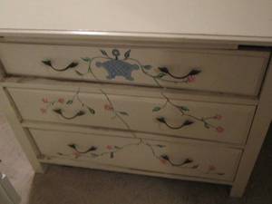 lot 110 image: White floral night stand  3  DRAWERS   size 27 12 x 36 x 18