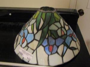 lot 115 image: stain glass lamp shade