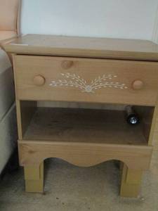 lot 14 image: Night stand  1 DRAWER  28x25x16  QTY 2