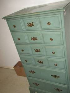 lot 109 image: 6 DRAWER CHEST OF DRAWERS  GREEN - SEE PICS OF THE TOP