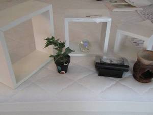 lot 49 image: 3 wall shelves, table clock, candle scentsy warmer, wax plant