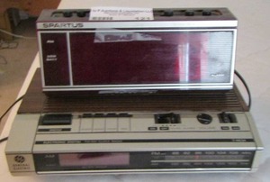 lot 121 image: Spartus electronic digital amFM clock radio