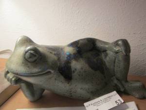 lot 53 image: ceramic green frog with blue on it