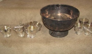 lot 143 image: Silver plated punch bowl with 10 handled matching cups
