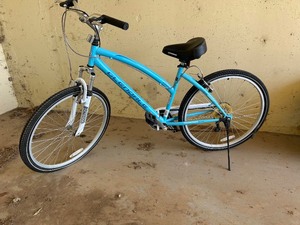 lot 17 image: GLENDALE 10 SPEED BICYCLE