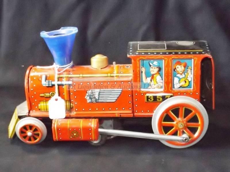 lot 4 image: Mid century tin toy train
