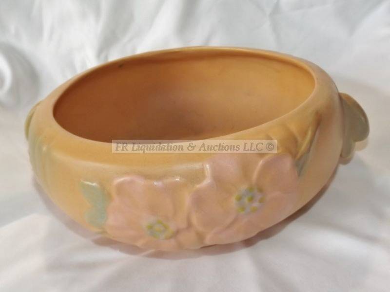 lot 18 image: Vintage Weller art pottery Wild Rose bowl in Matte Peach finish
