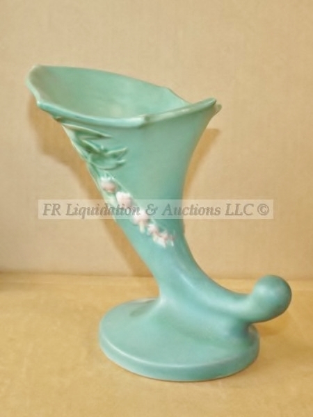 lot 21 image: 1930s Roseville Bleeding Heart cornucopia