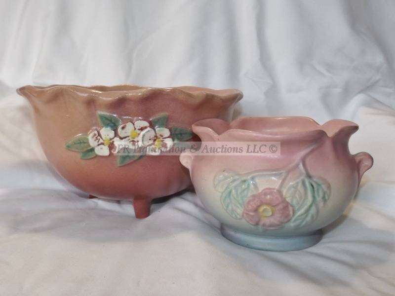 lot 27 image: Vintage Hull pottery bowls