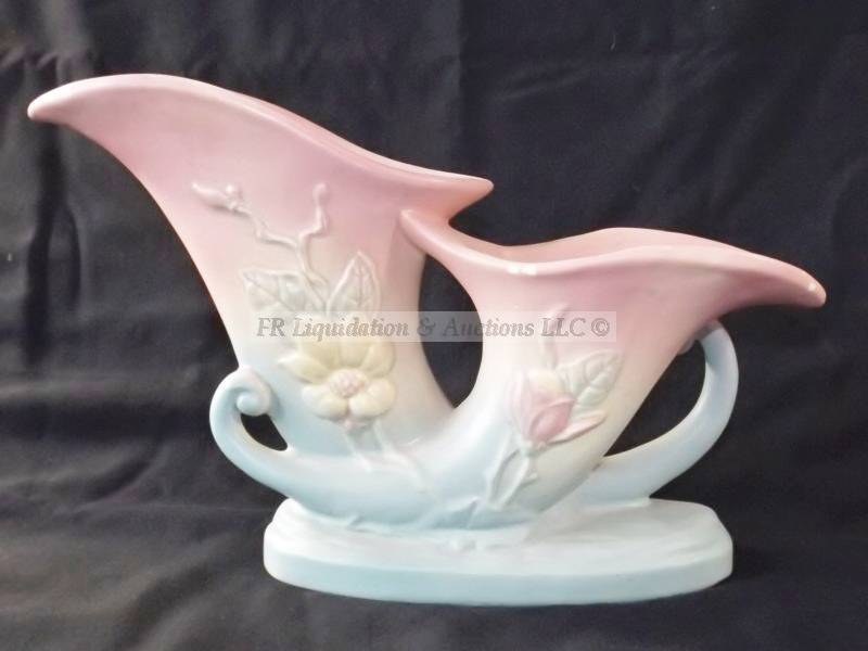 lot 31 image: Vintage Hull Pottery Wildflower double cornucopia