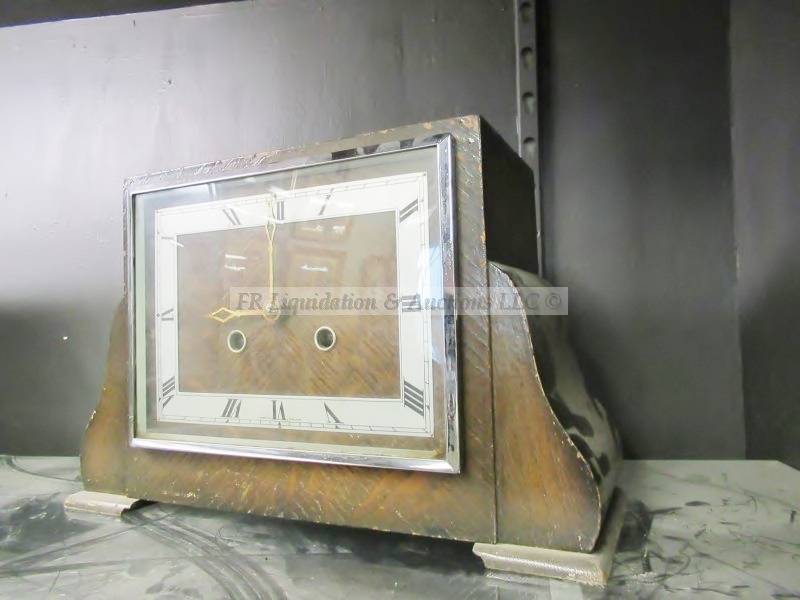 lot 138 image: Vintage Bentima mantle clock
