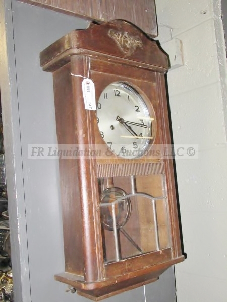 lot 147 image: Vintage pendulum wall clock
