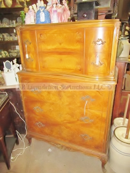 lot 149 image: Antique Imperial furniture chest of drawers
