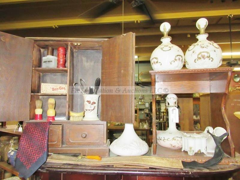 lot 156 image: Antique & vintage gentlemens grooming set