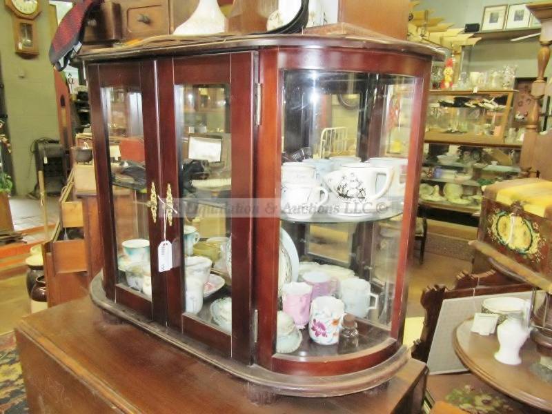 lot 158 image: Vintage counter top curved glass display cabinet