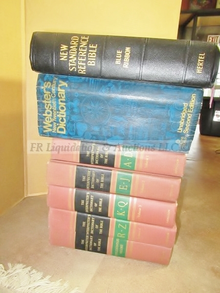 lot 166 image: Large reference book lot