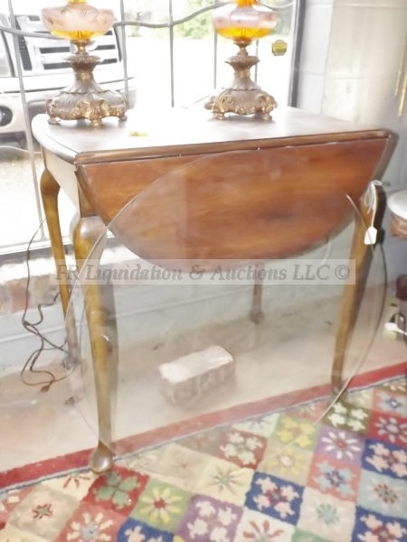 lot 57 image: Vintage walnut drop leaf occasional table