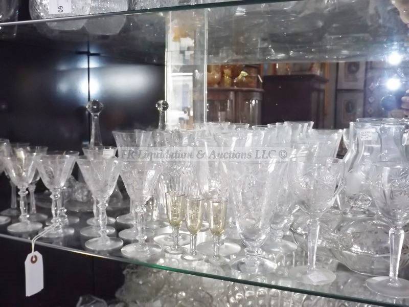 lot 61 image: Various crystal ware