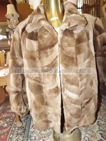 lot 81 image: Genuine sheared Beaver fur coat