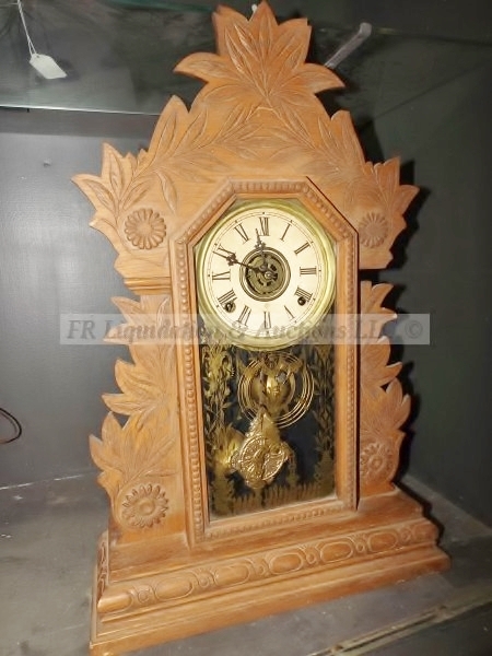 lot 116 image: Antique Gilbert clock company mantle clock