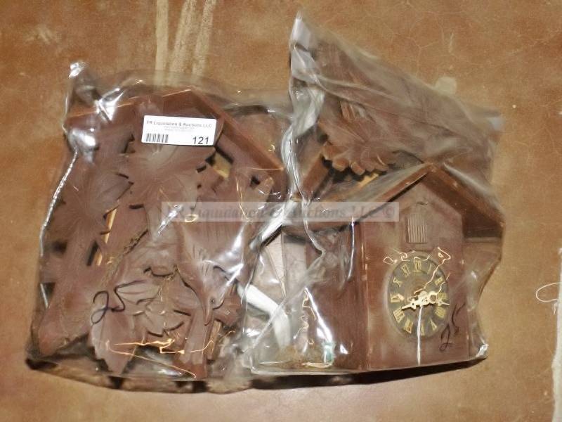 lot 121 image: Vintage mid century cookoo clocks