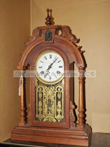 lot 123 image: Vintage mantle clock