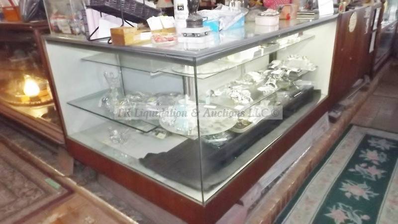 lot 856 image: L-shaped corner display unit