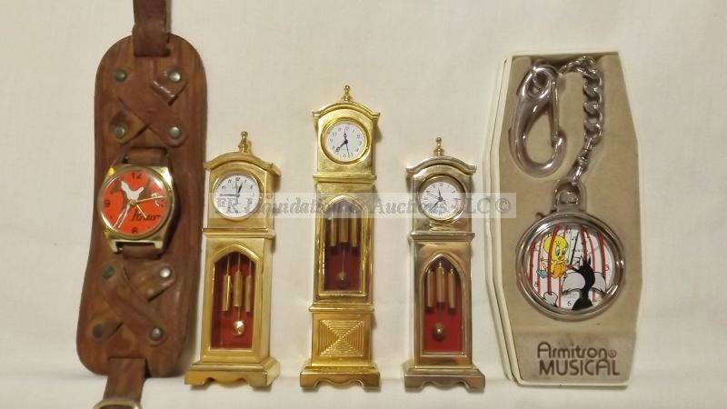 lot 849 image: Armitron Tweety & Sylvester pocket watch & more