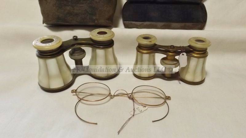 lot 838 image: Le Marquis Paris opera glasses with Mother Of Pearl exterior