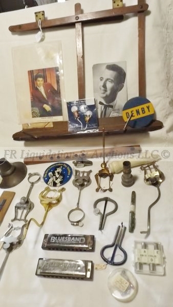 lot 835 image: Music instrument accessories