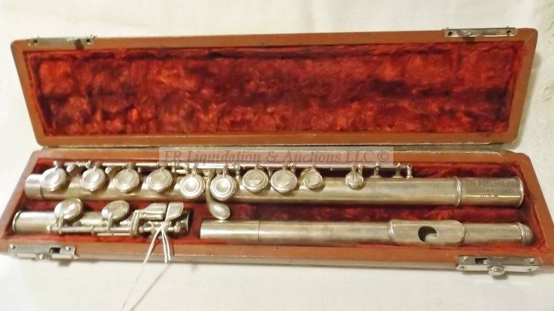 lot 834 image: Vintage Pan-American flute