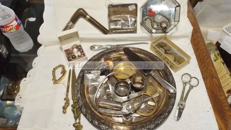 lot 824 image: Assorted silver plate and vintage items on tray