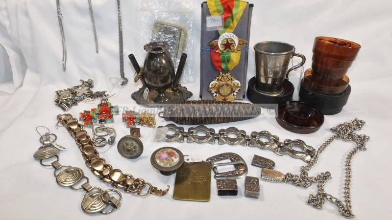 lot 815 image: Barse ring and assorted goodies and treasures