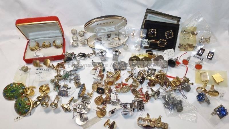lot 810 image: Cufflink assortment