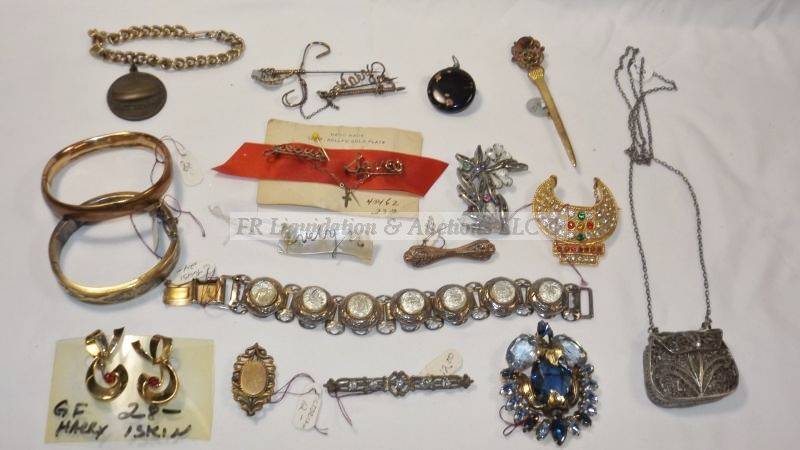 lot 804 image: Interesting vintage jewelry