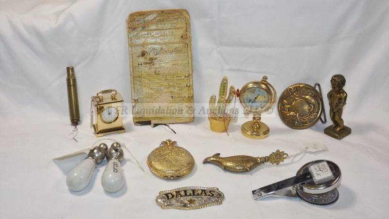 lot 793 image: Vintage grouping