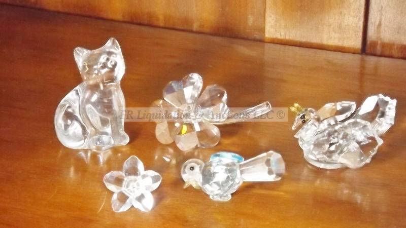 lot 786 image: Crystal flowers and cat