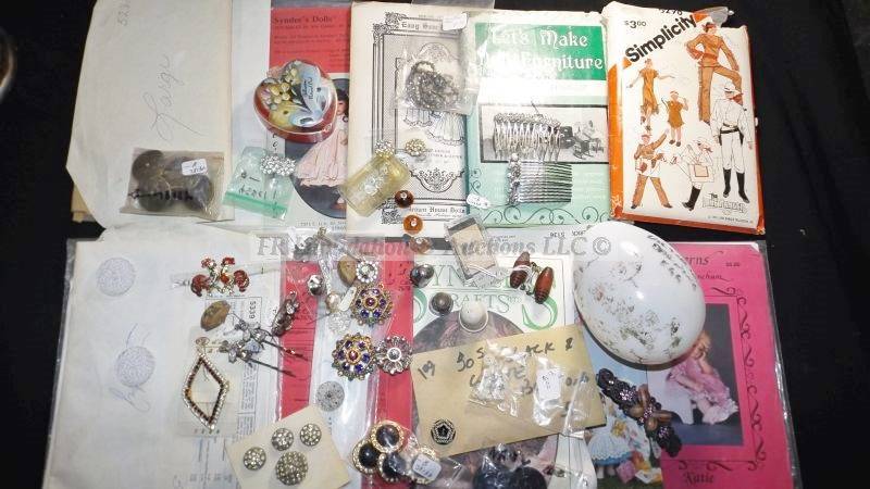 lot 476 image: Button covers and hair accessories
