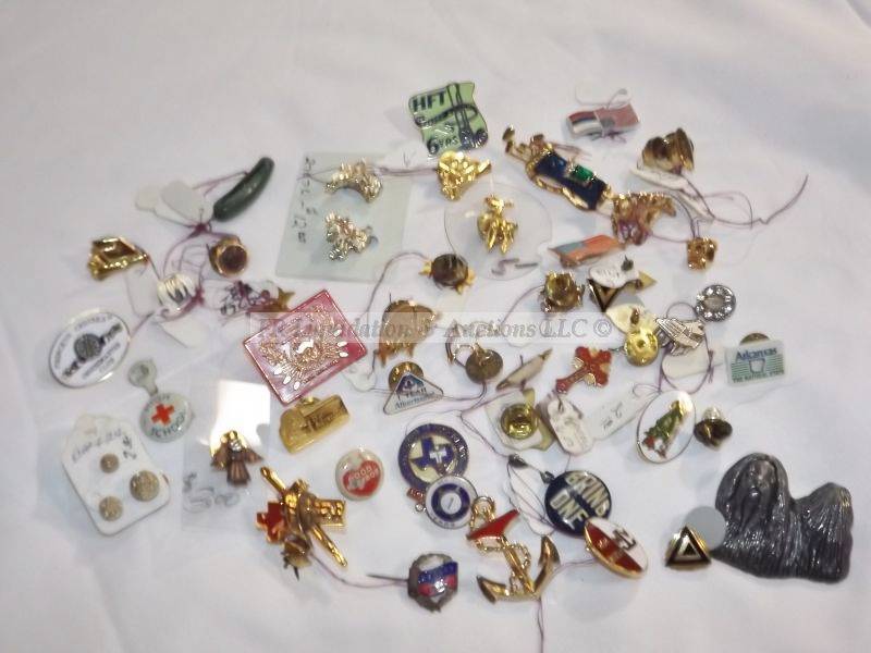 lot 468 image: Lapel Pin and pin assortment