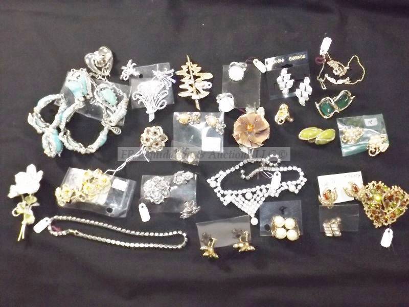 lot 470 image: Coro signed jewelry