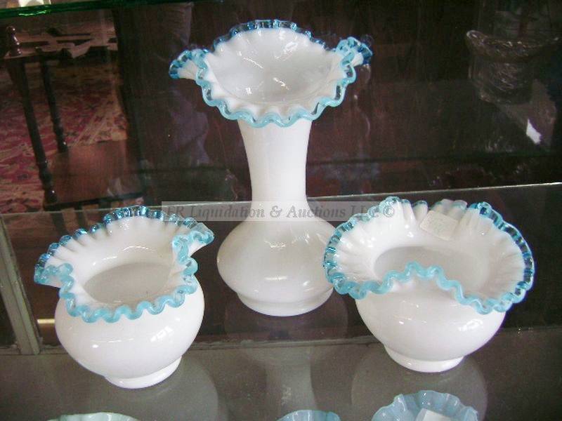 lot 257 image: Fenton glass