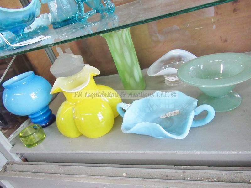 lot 256 image: Various colored art glassware