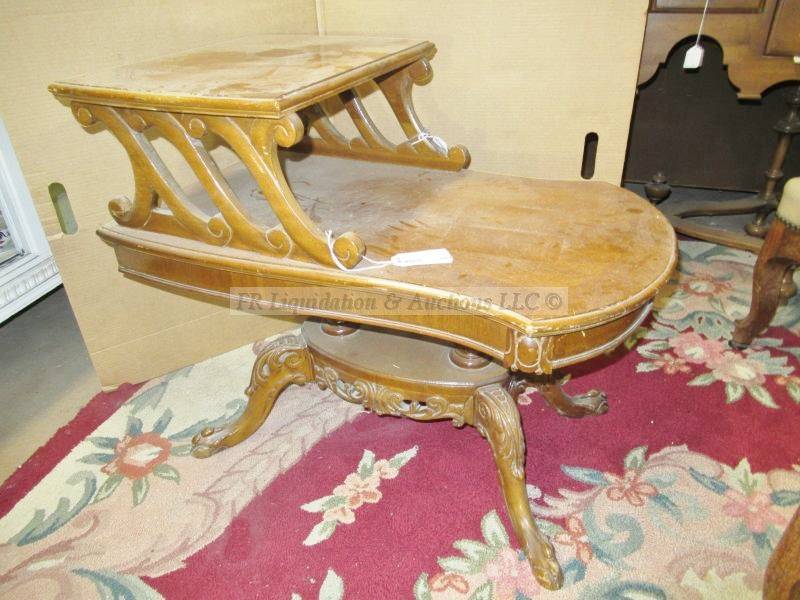 lot 181 image: Classic Mid century end table