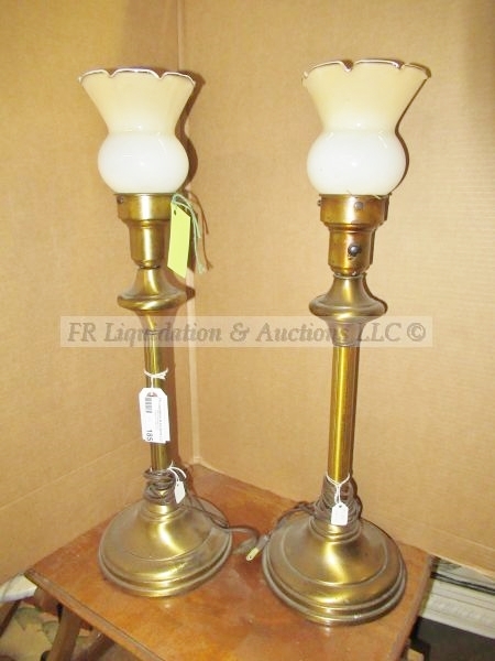 lot 185 image: Vintage matching torchiere sofa table lamps
