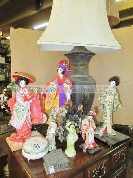 lot 193 image: Various Asian figurines and more